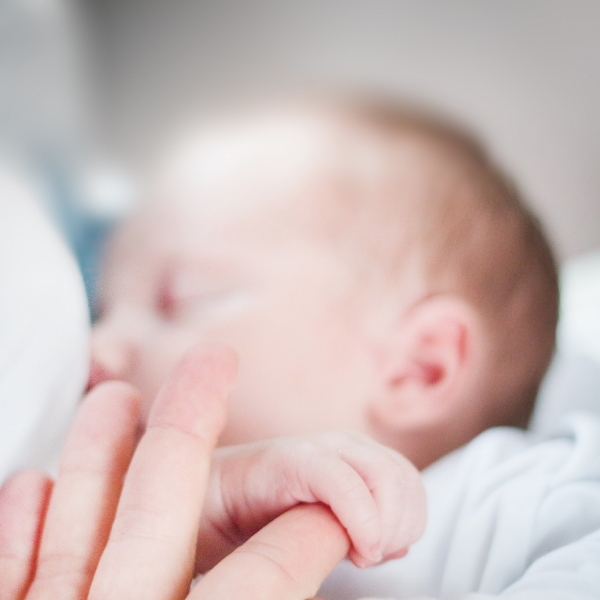 Ademnood en luchtwegproblemen voorkomen bij baby’s met een slokdarmafsluiting 